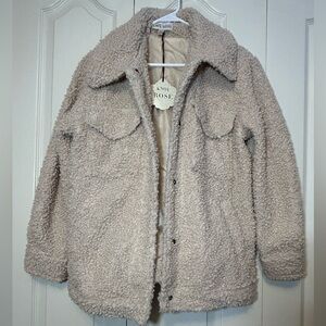NWT Women's Pocketed Teddy Jacket | Size M